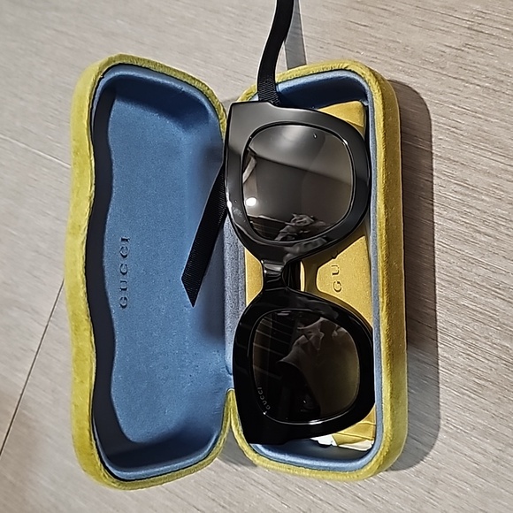 NEW Gucci Sunglasses - Picture 3 of 6